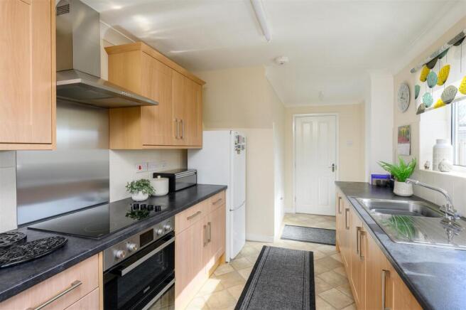3 bed Semi-Detached for sale Image 5