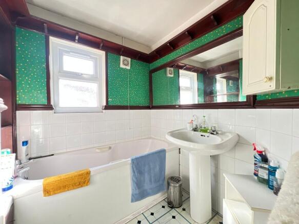 3 bed Terraced for sale Image 9
