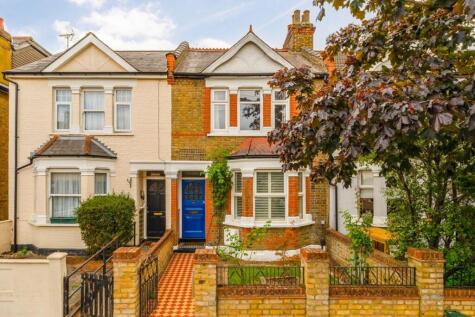 Cedar Avenue, Whitton