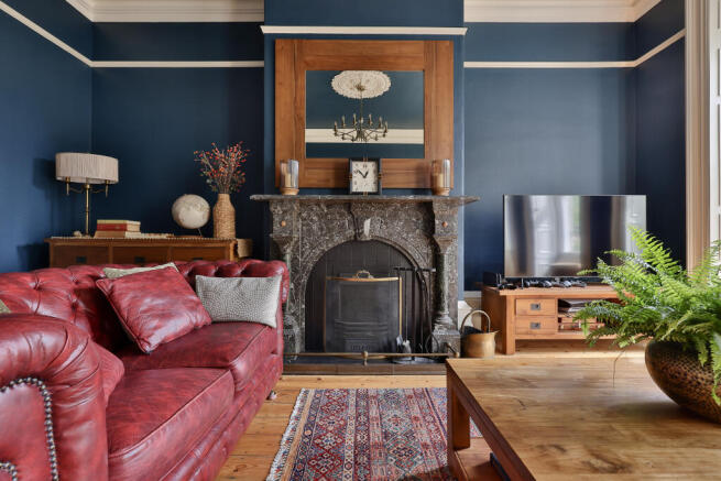 6 bed Town House for sale Image 8