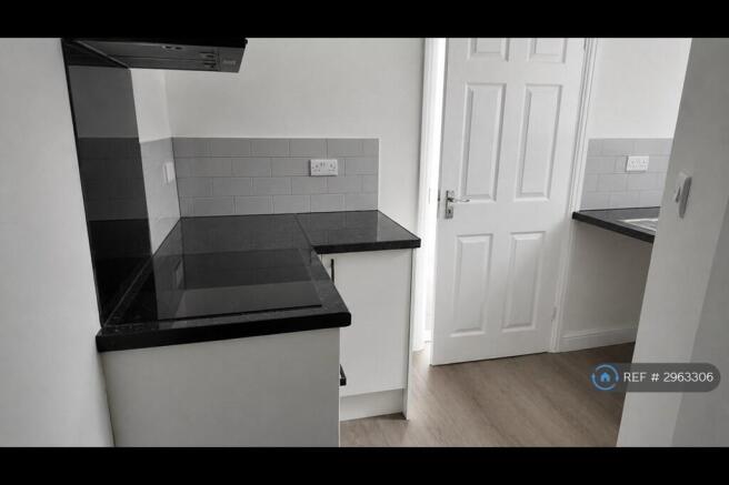 5 bed Flat to rent Image 6