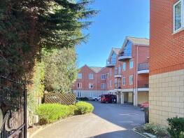 11, 22 Warwick Court, Bournemouth Road, Poole BH14 0EA