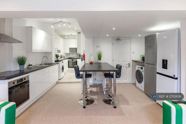 Main Kitchen & Breakfast Bar
