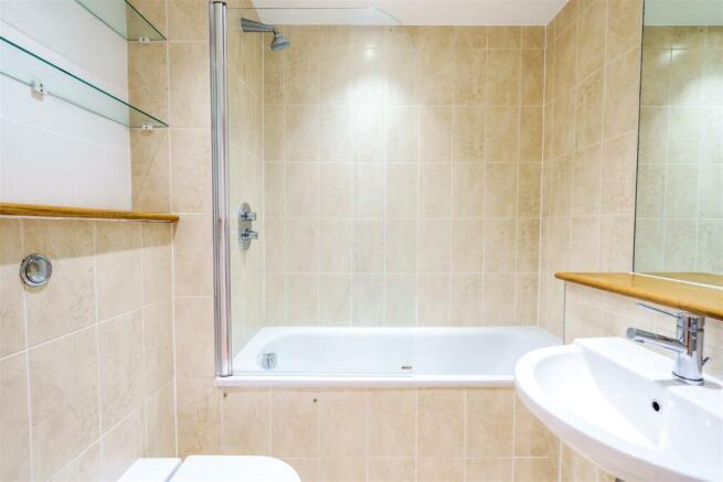 Apt U Redcliffe Bathroom -1.jpg
