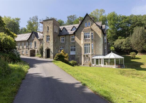 MAIN HOUSE APARTMENT INSIDE PIC 2.jpg