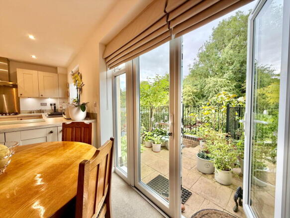 4 bed Semi-Detached for sale Image 8