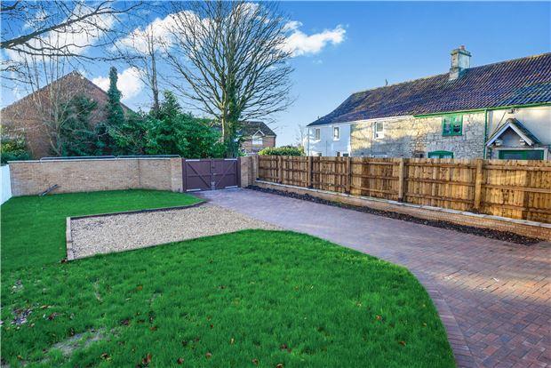 Front Garden / Driveway