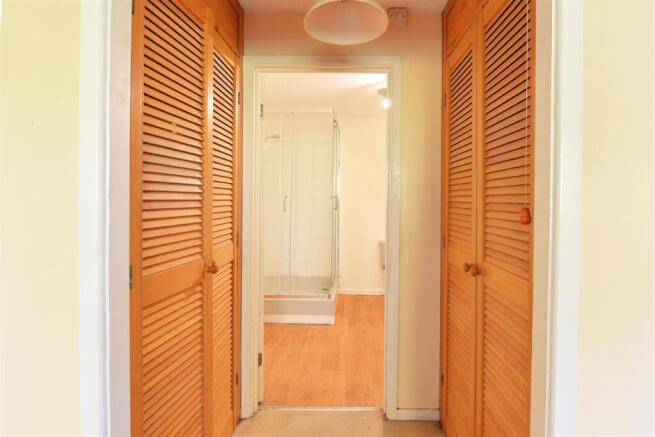 5 bed Detached for sale Image 11