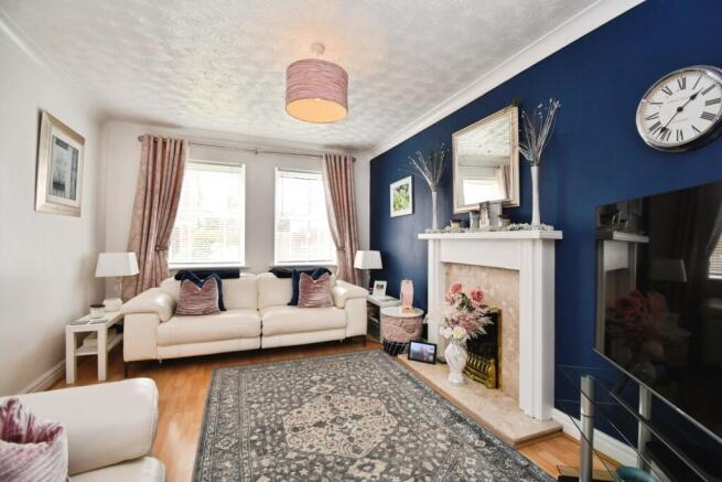 4 bed Detached for sale Image 2