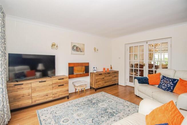 4 bed Detached for sale Image 7