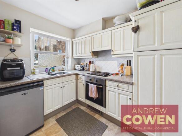 2 bed Flat for sale Image 4