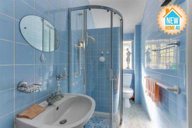 FAMILY BATHROOM: