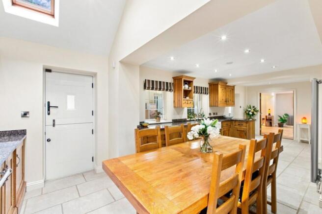 3 bed Semi-Detached for sale Image 8