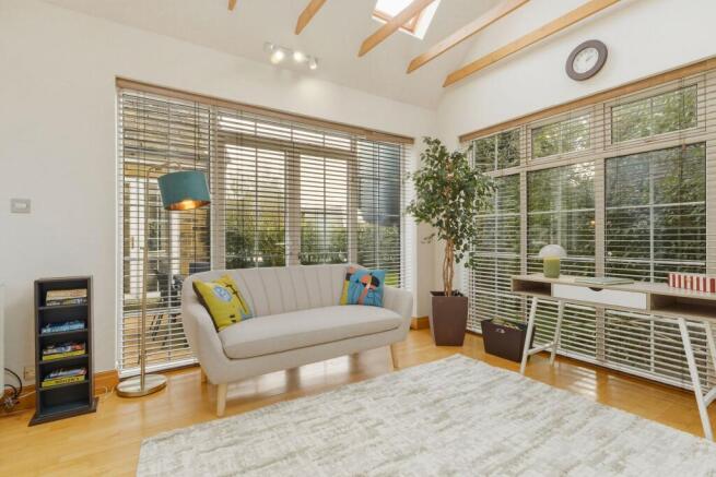 4 bed Detached for sale Image 7