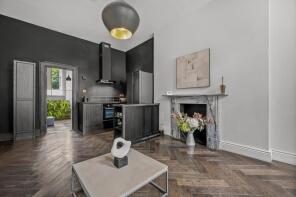 Flat 3, 9 Bloomsbury House, Guilford Street, London WC1N 1DT