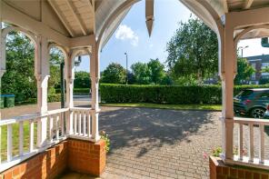 Flat 8, 208 Arcadia Court, Sheen Road, Richmond TW10 5AH