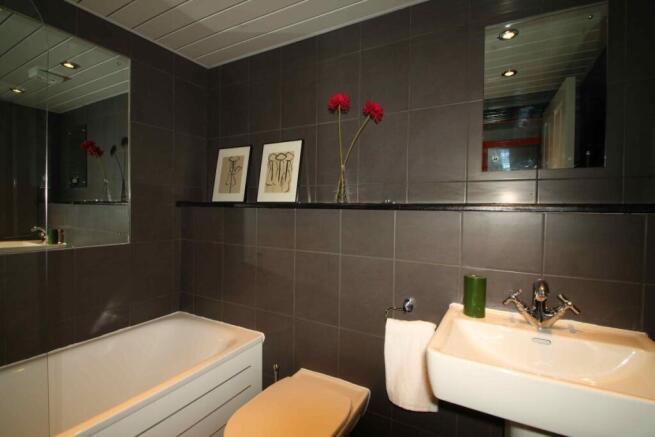 16np bathroom