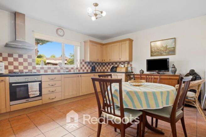 3 bed Semi-Detached for sale Image 4