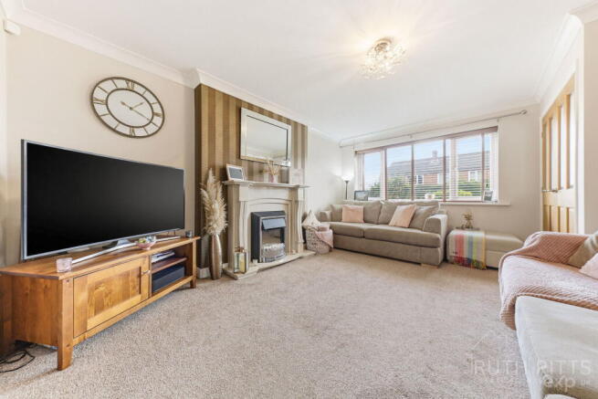 3 bed Semi-Detached for sale Image 4
