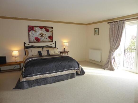 MASTER BEDROOM SUITE