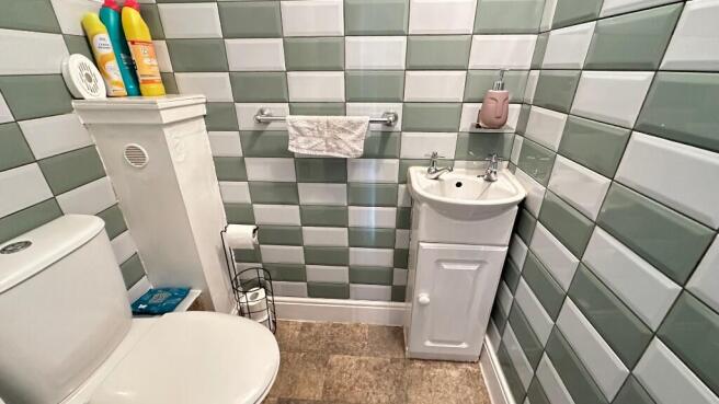 Cloakroom/w.c.