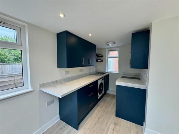 Kitchen 2.jpeg