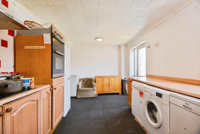 3 bed Semi-Detached for sale Image 6