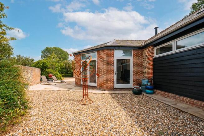 1 Grange Farm Barns [Front Garden] 01.jpg