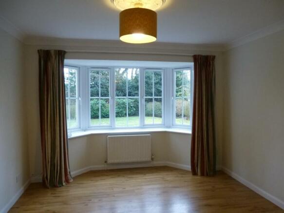 12 Stile Gardens - dining room Feb 19.JPG