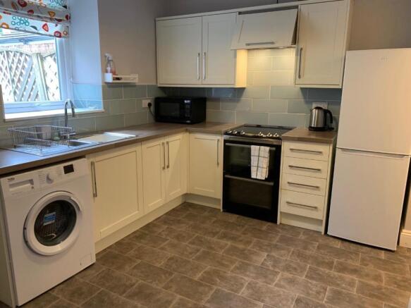 Kitchen b.jpg