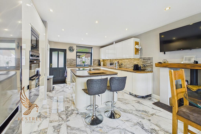 3 bed Detached for sale Image 8