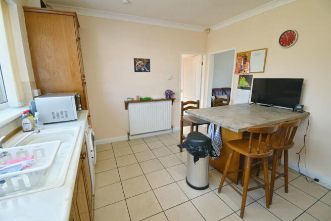 3 bed Semi-Detached for sale Image 4