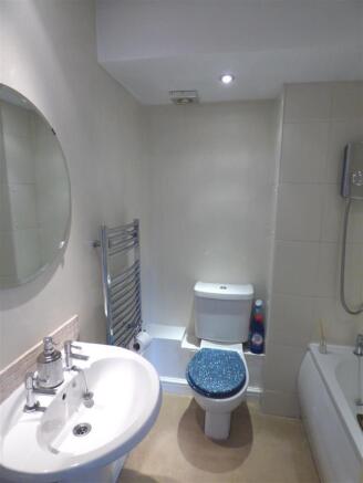 Bathroom.JPG