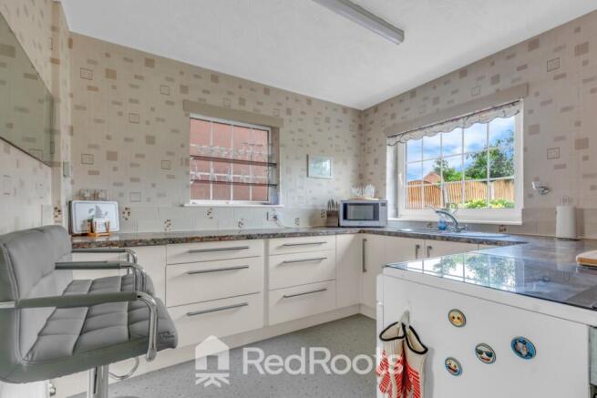 4 bed Detached for sale Image 9