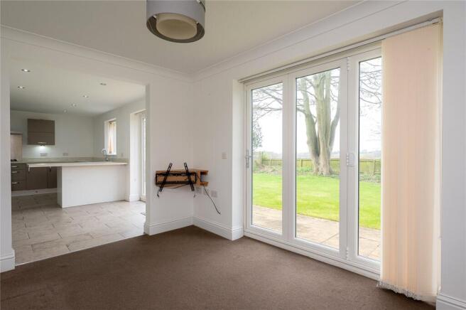 6 bed Detached for sale Image 8