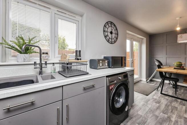 3 bed Semi-Detached for sale Image 8