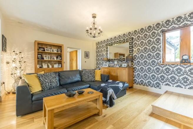 5 bed Detached for sale Image 10