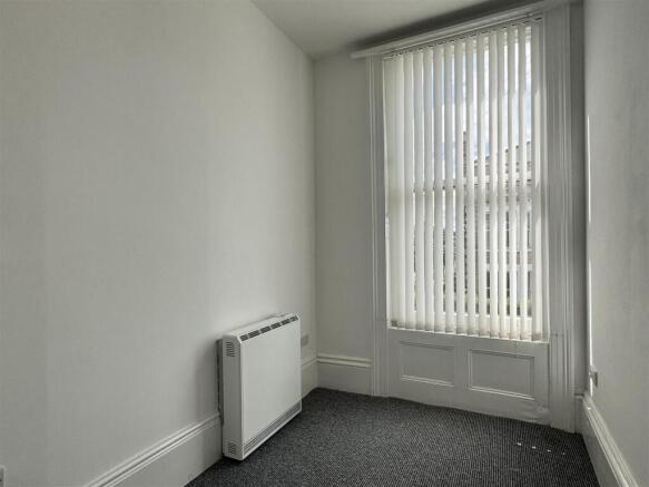 2 bed Flat to rent Image 6