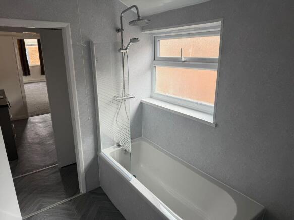 2 bed Terraced to rent Image 6