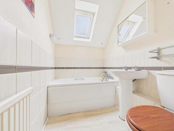2 bed Flat for sale Image 3