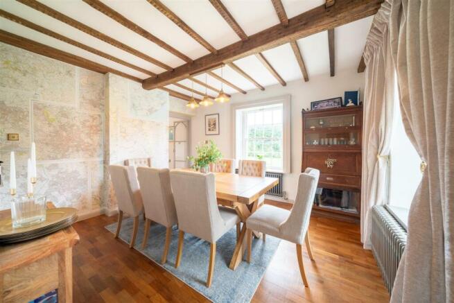 Dining room-4.jpg
