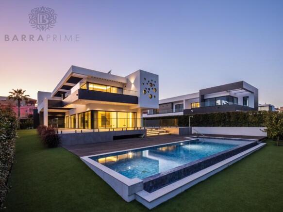 5-Bedroom Luxury Villa with Golf Course Views in Vilamoura