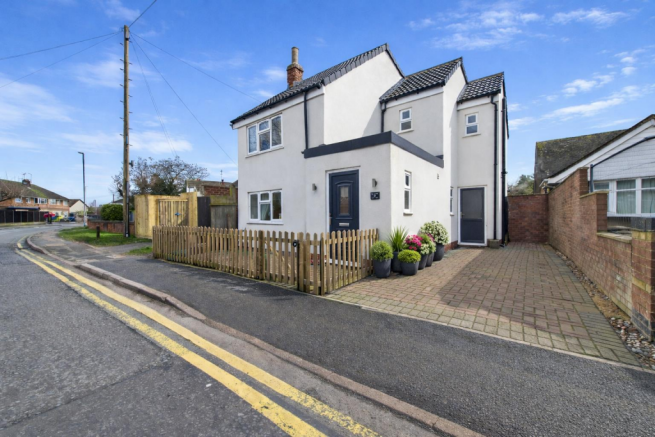 Stunning Property On Clays Lane