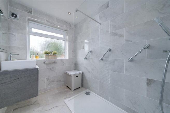 4 bed Bungalow for sale Image 12