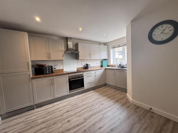 3 bed Semi-Detached for sale Image 7