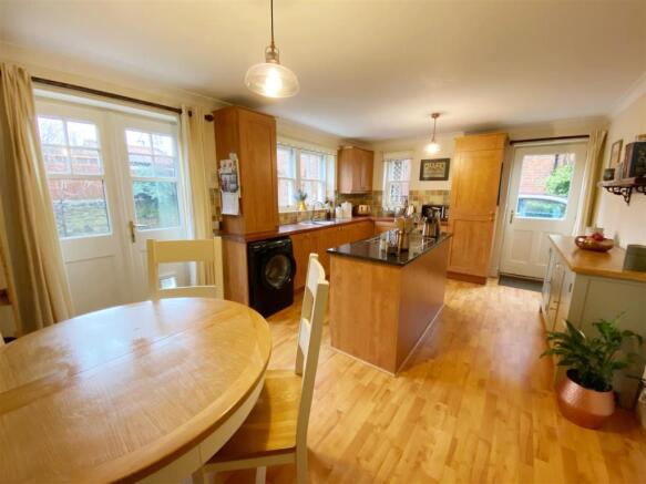 Kitchen 1.jpg