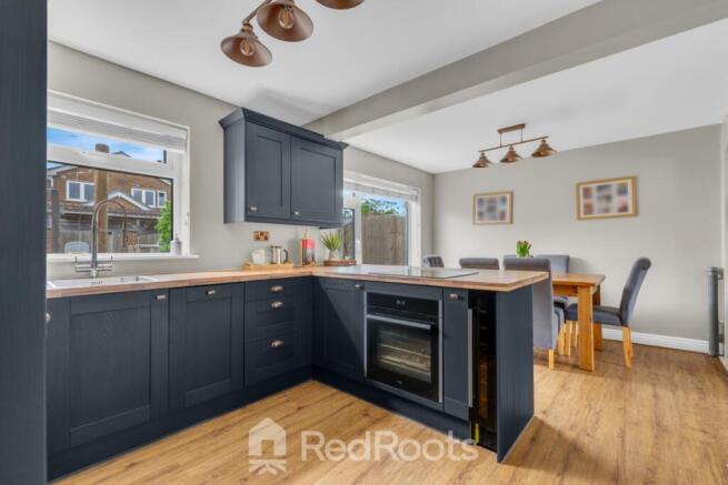 3 bed Semi-Detached for sale Image 4