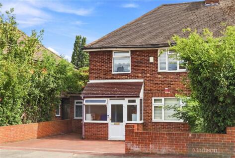 Finchingfield Avenue, Woodford Green, IG8