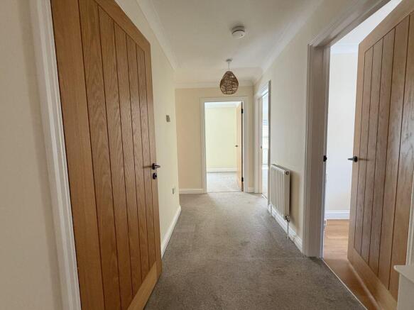 Bishops Waltham - Two Bedroom Apartment - Highfield Court photo 4