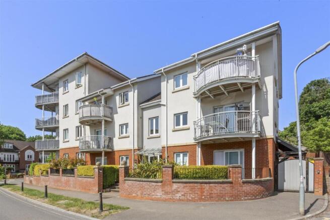 22 The Cedars, Cedar Ave, HP15 7DL-13.jpg